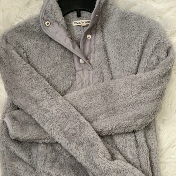 Gray pullover - Picture 3 of 3